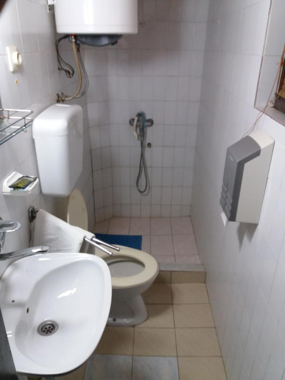 Lazarev Konak Banja Koviljača Cameră foto